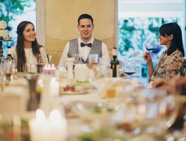 FAMMILY  
RESTAURANT WEDDING