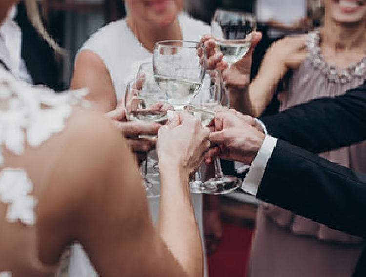 FRIENDLY 
RESTAURANT WEDDING